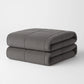 Couverture lestée de 11 kg grise pour 2 personnes pliée