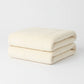 Couverture lestée de 9 kg crème pour 2 personnes pliée
