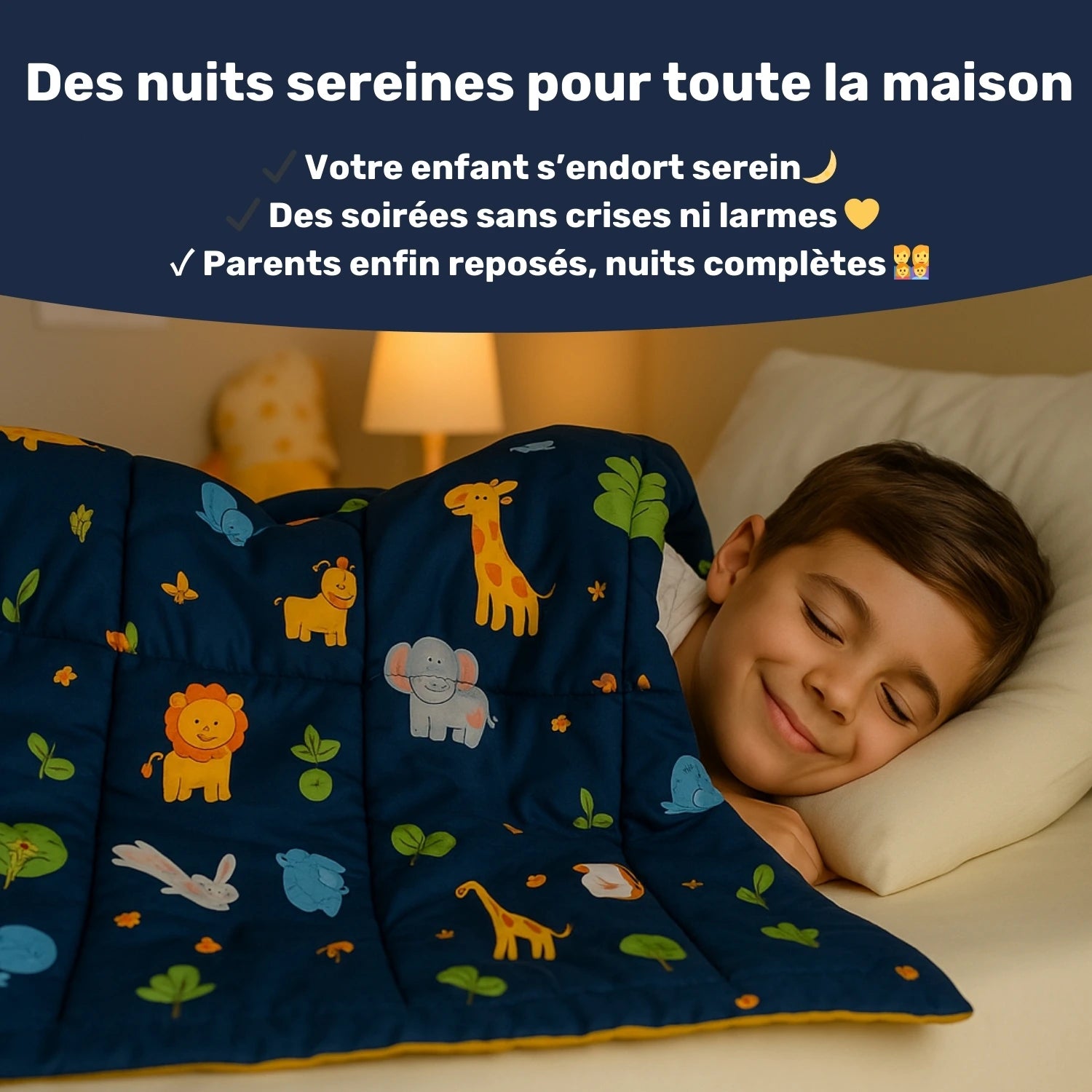 Petit garçon qui dors avec une couverture lestée de 3 kg